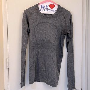Lululemon women’s long sleeve swiftly run size 6